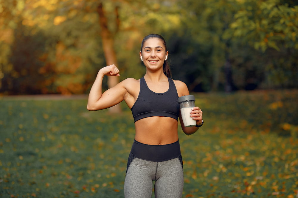 Quais os Alimentos ricos em proteínas 4 sports girl black top training autumn park