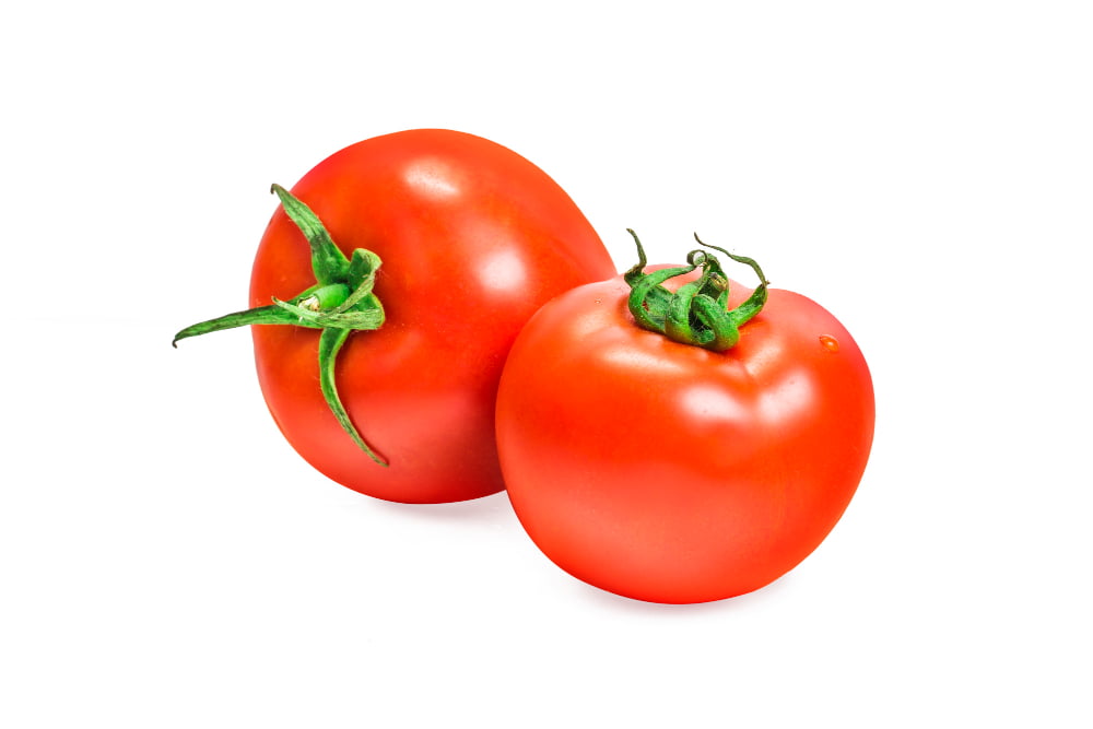 Alimentos que combatem a anemia 4 one fresh red tomato isolated white